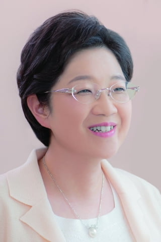 上橋菜穂子